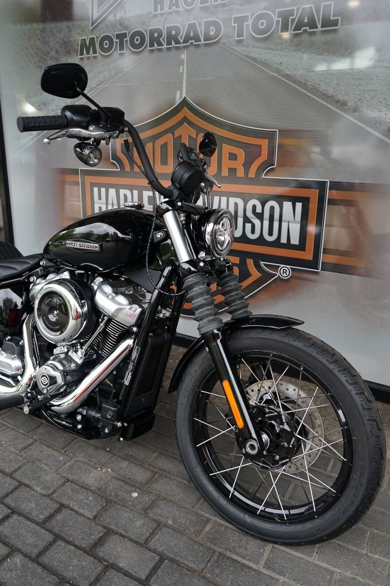 Fahrzeugabbildung Harley-Davidson Street Bob 117 Speichen 2025 Sofort Verfügbar