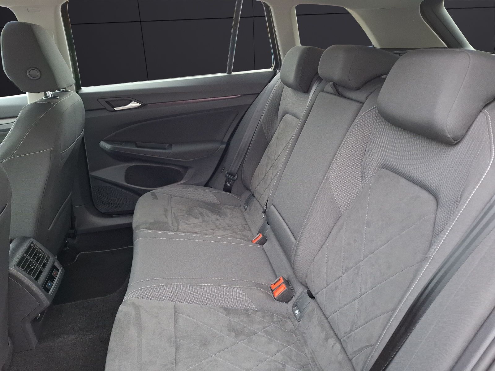 Fahrzeugabbildung Volkswagen Golf VIII Variant TDI Style DSG LED Navi AID ACC