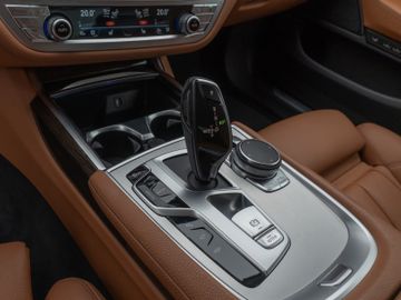 Fahrzeugabbildung BMW 730d xDr LED ACC HUD HI-FI DAB Kamera 360°
