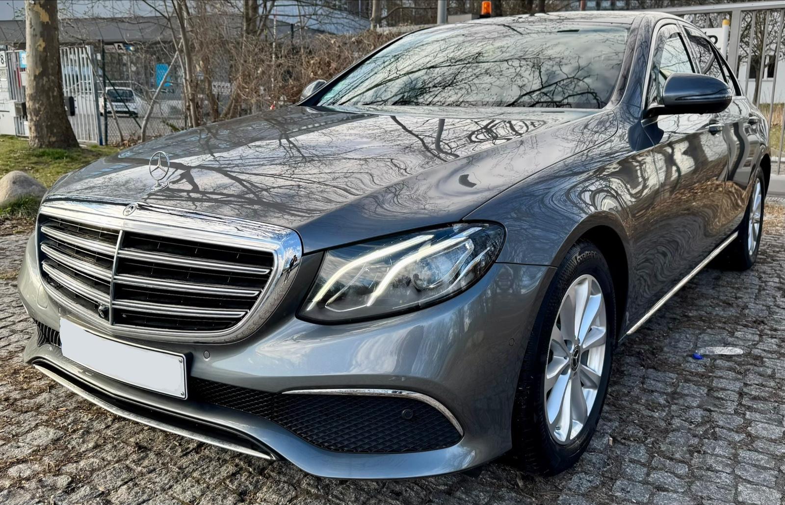 Mercedes-Benz E 220 Limousine 4Matic*BURMESTER*360*MEMORY*LED*