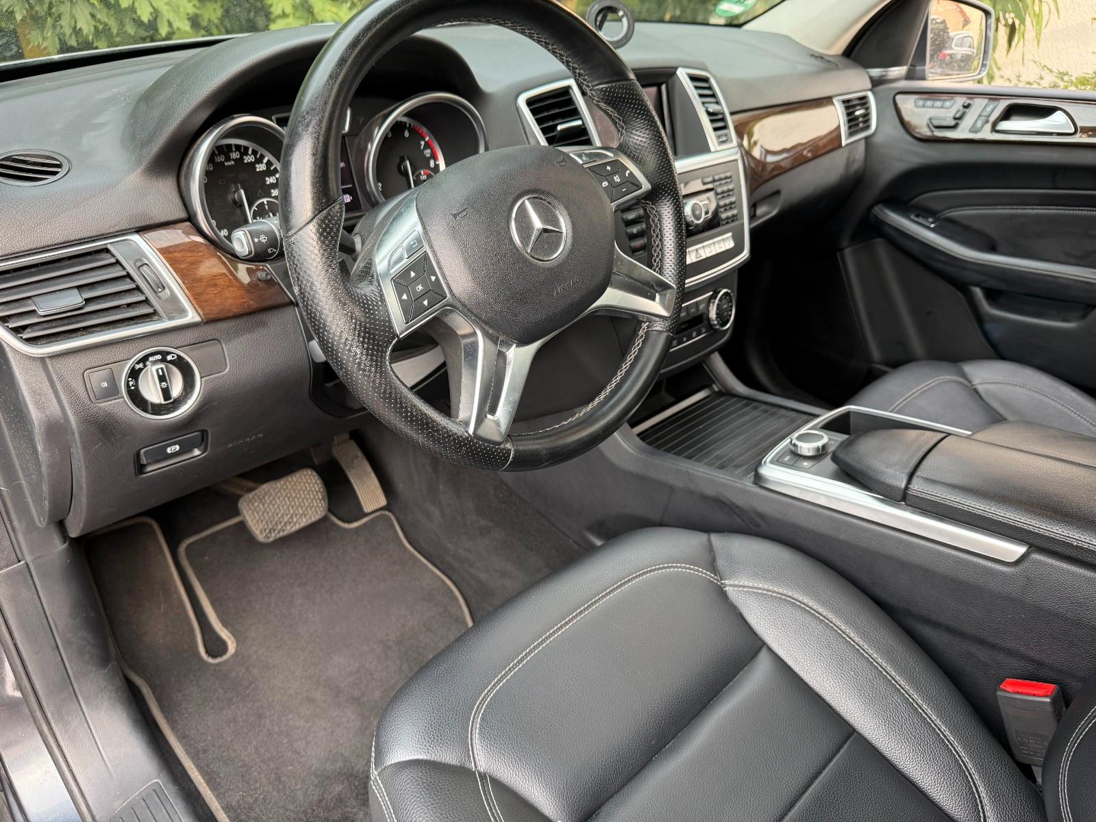 Mercedes-Benz ML 350  TÜV NEU Top-Zustand Leder 140Tkm