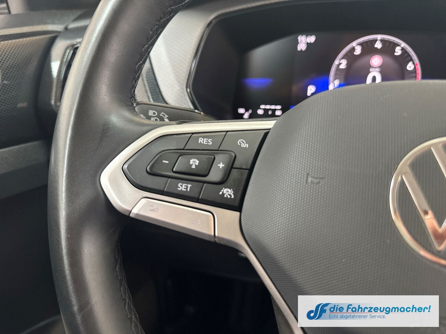 Fahrzeugabbildung Volkswagen T-Cross 1.0 TSI 85 kW Life Digitales Cockpit LED