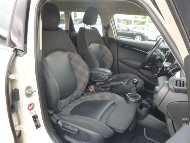 Fahrzeugabbildung MINI ONE 1,2 >Navi/Sitzheiz/PDC/Teil-Leder<