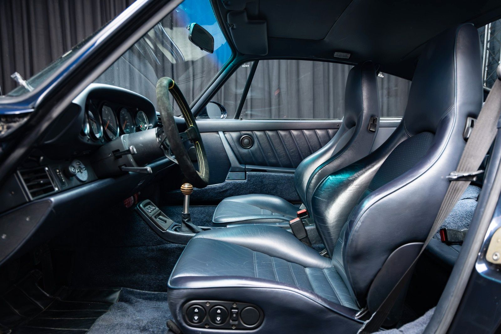 Fahrzeugabbildung Porsche 964 Carrera 2 Coupé + Schalter + H-Kennz.
