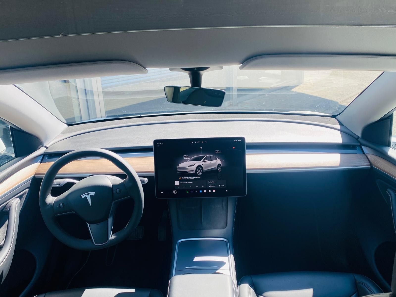 Fahrzeugabbildung Tesla Model Y LR Dual AWD PANO+STDHZ+NAVI+LED+ACC+AHK+
