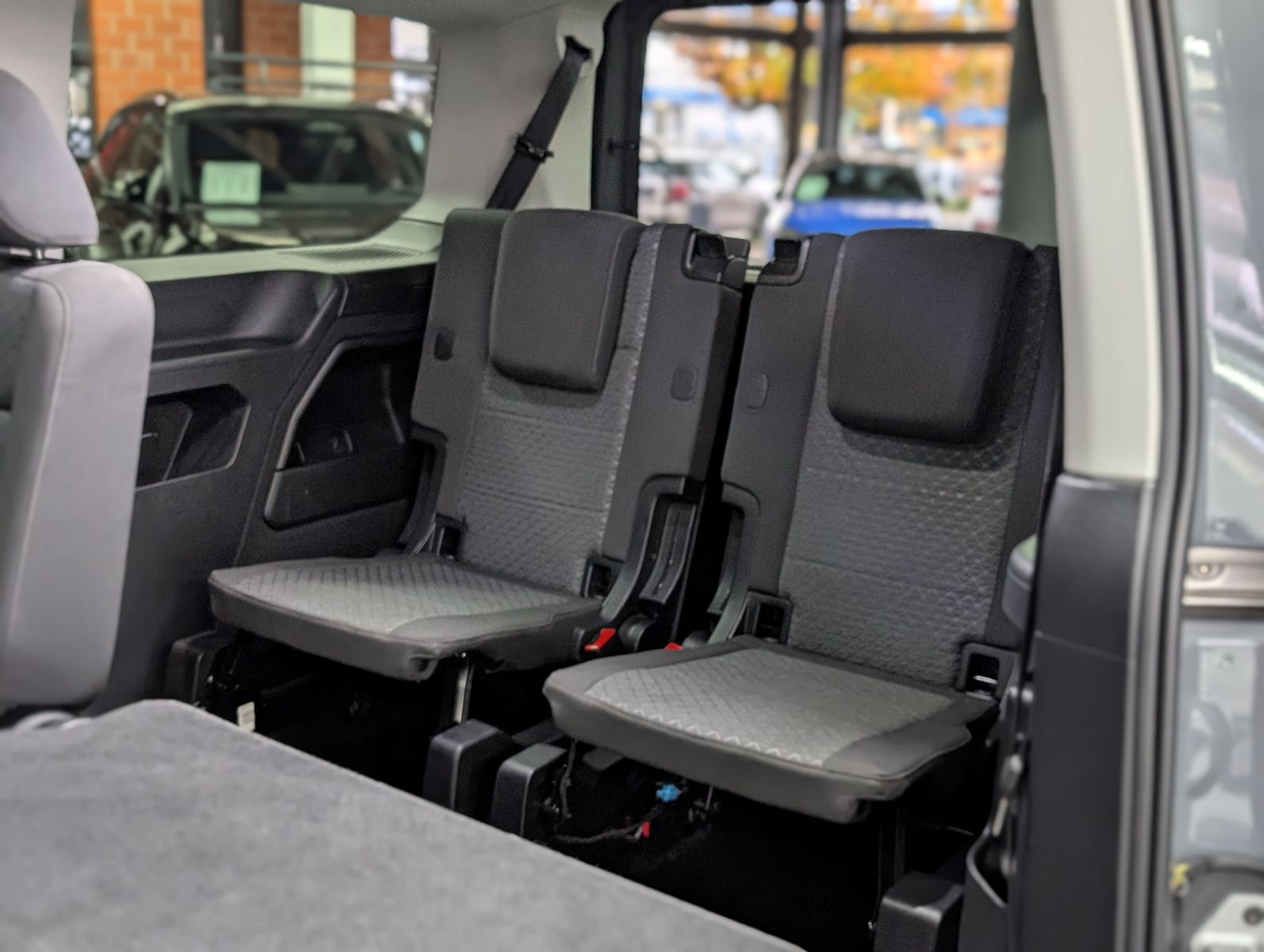 Fahrzeugabbildung Ford Tourneo Connect L2 Titanium 7-Sit Bi-LED Cam AHK