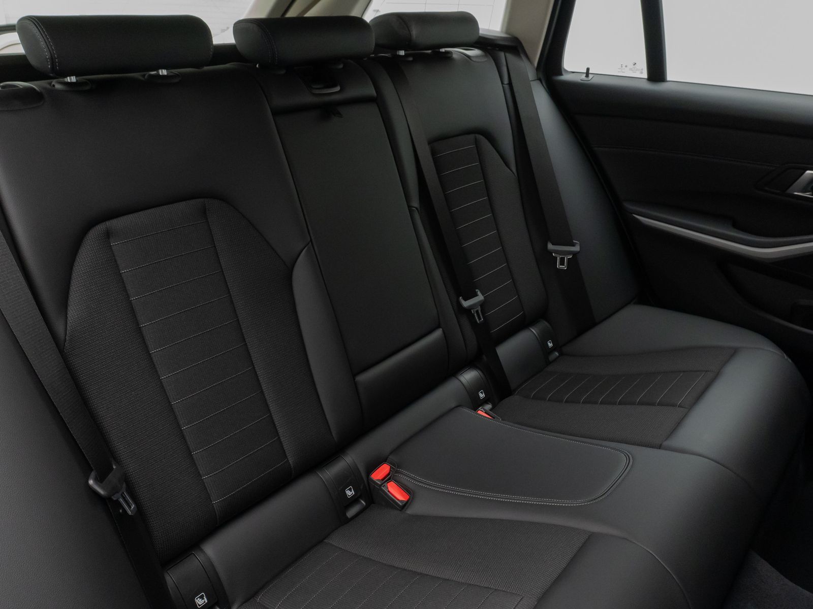 Fahrzeugabbildung BMW 330e DAB CockPit+ PDC Geschwindigkeitsreg Sport