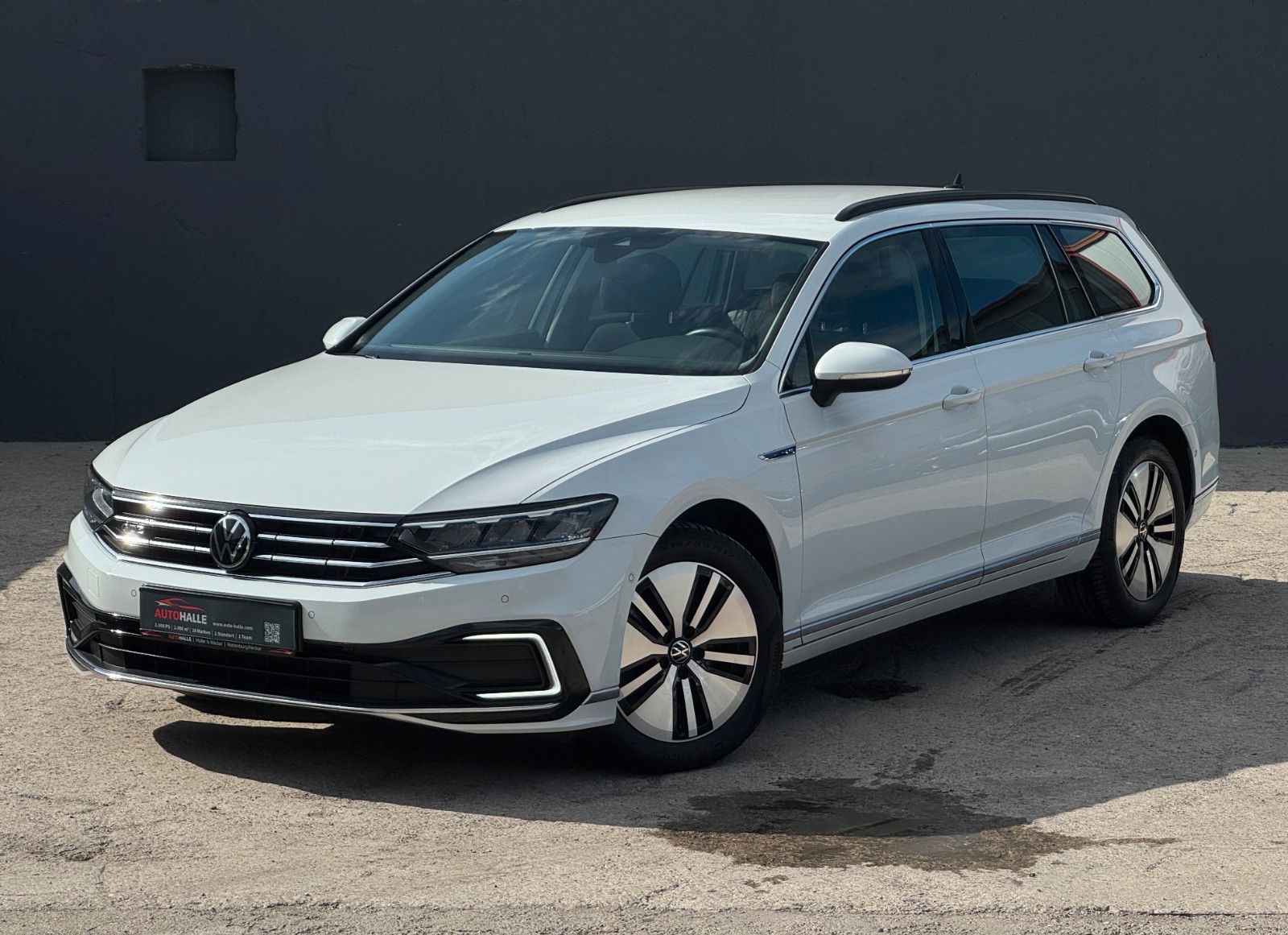 Fahrzeugabbildung Volkswagen Passat GTE Massage Kamera LED ACC SHZ