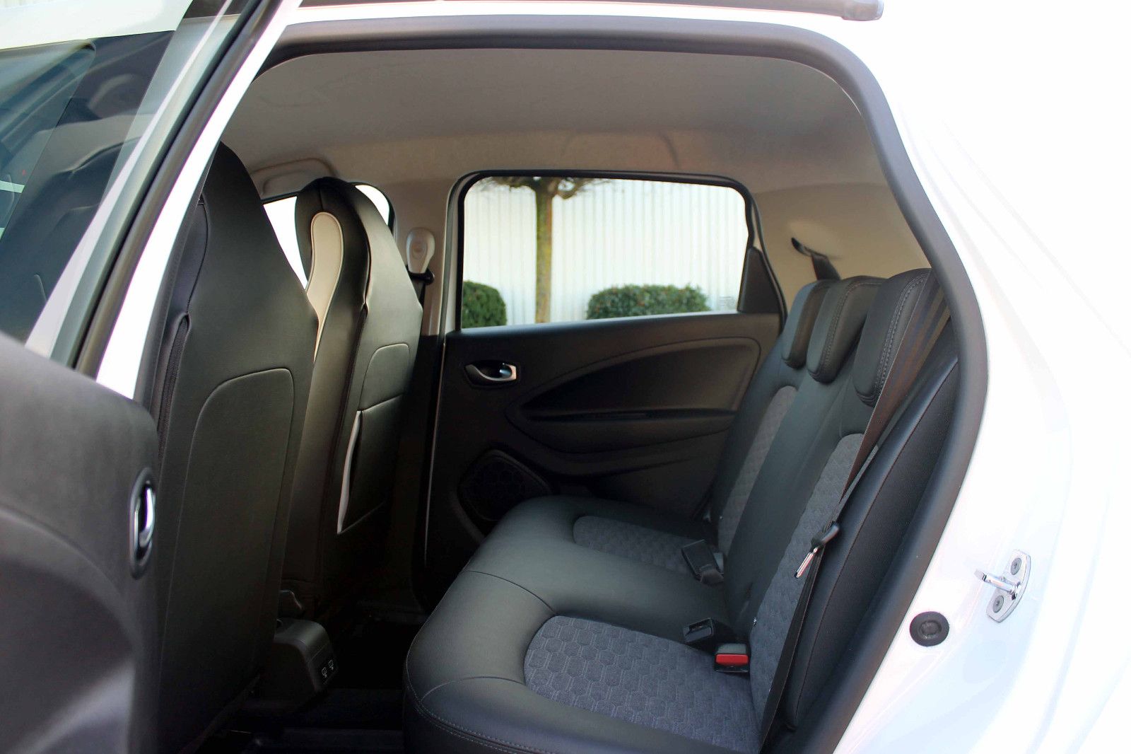 Fahrzeugabbildung Renault Zoe R135 Techno EV50 52kWh KAM PDC NAV SHZ LED