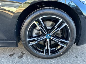 BMW 330e xDrive Limousine M Sportpaket HiFi DAB LED
