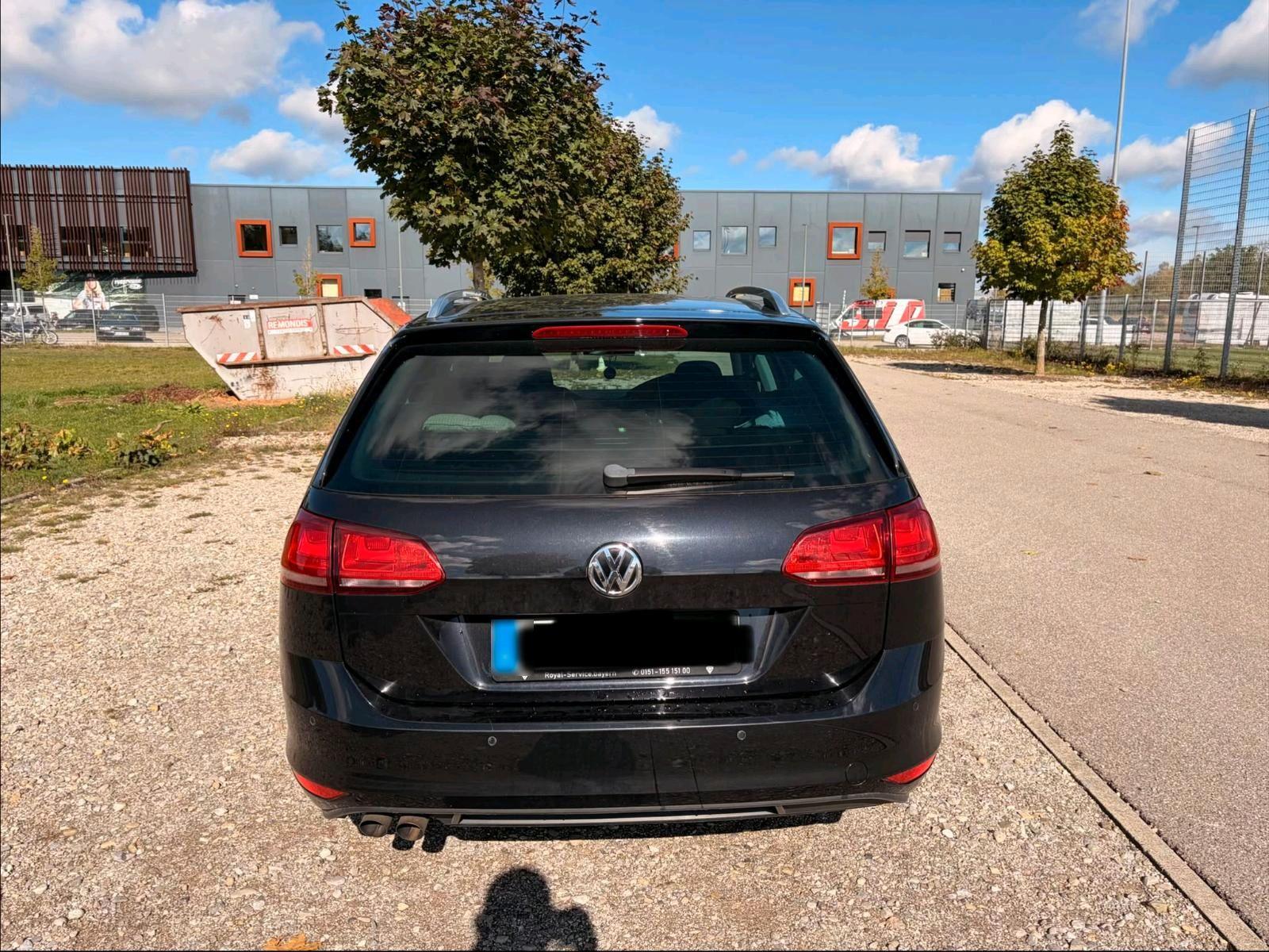 Volkswagen Golf 2015 — салон