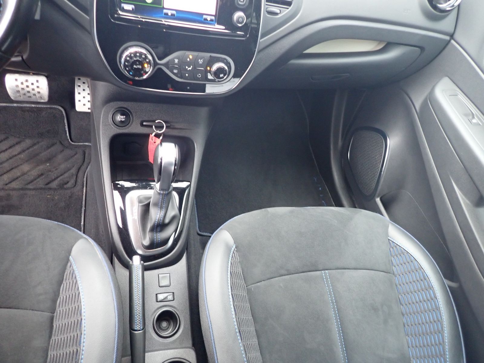 Fahrzeugabbildung Renault Captur VERSION S TCe 150 EDC/AUTOMATIK/