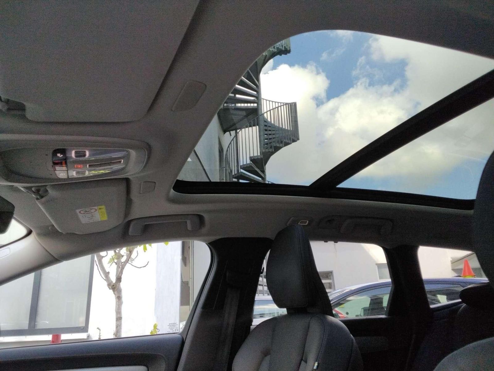 Volvo V90 Plus Dark Recharge Plug-In Hybrid AWD foto 15