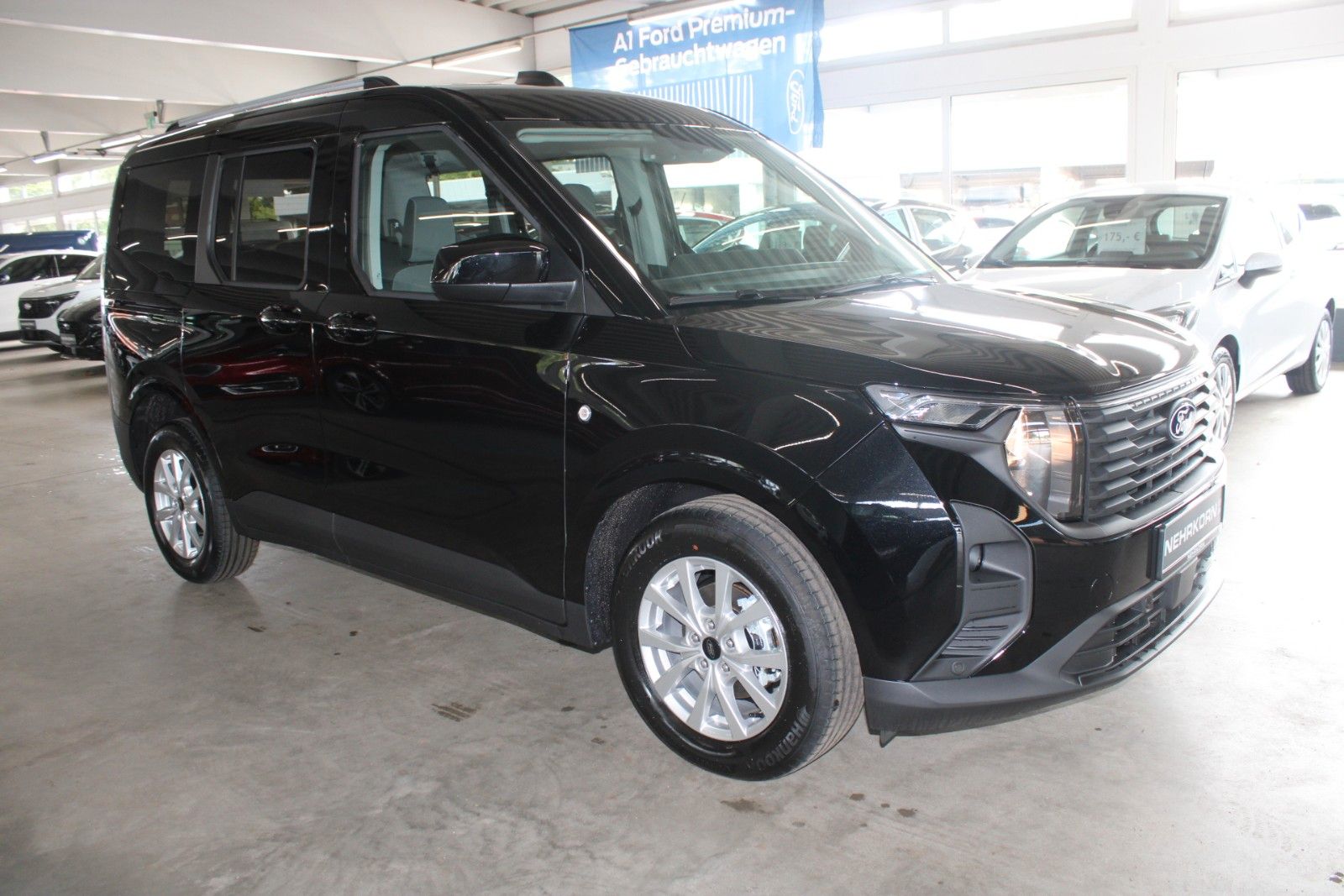 Fahrzeugabbildung Ford Tourneo Courier Titanium Winter + FahrerAssPaket