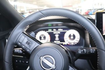 Fotografie des Nissan Qashqai 1.3 DIG-T MHEV Tekna Pano HUD Alu SHZ