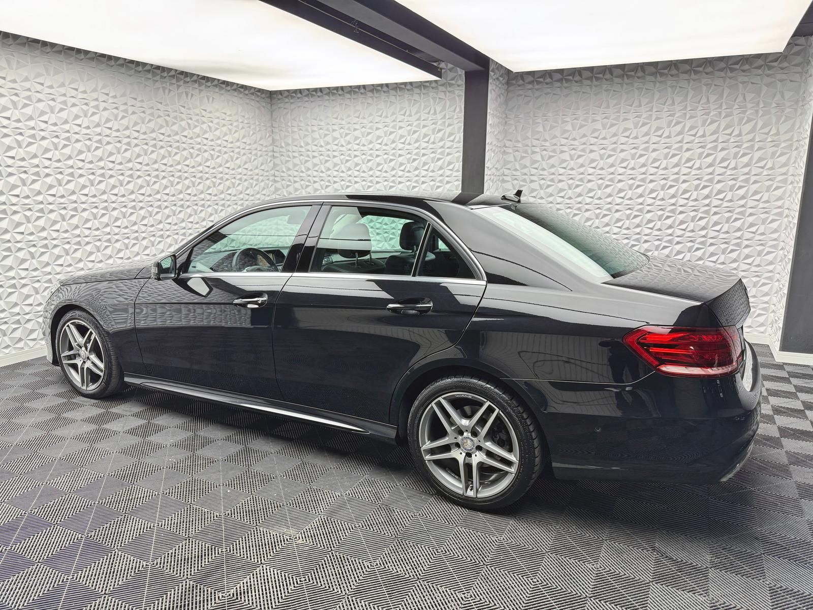 Fahrzeugabbildung Mercedes-Benz E 300 AMG V6 3.5L/PANO/HARMAN&KARDON/AHK/ILS/LED