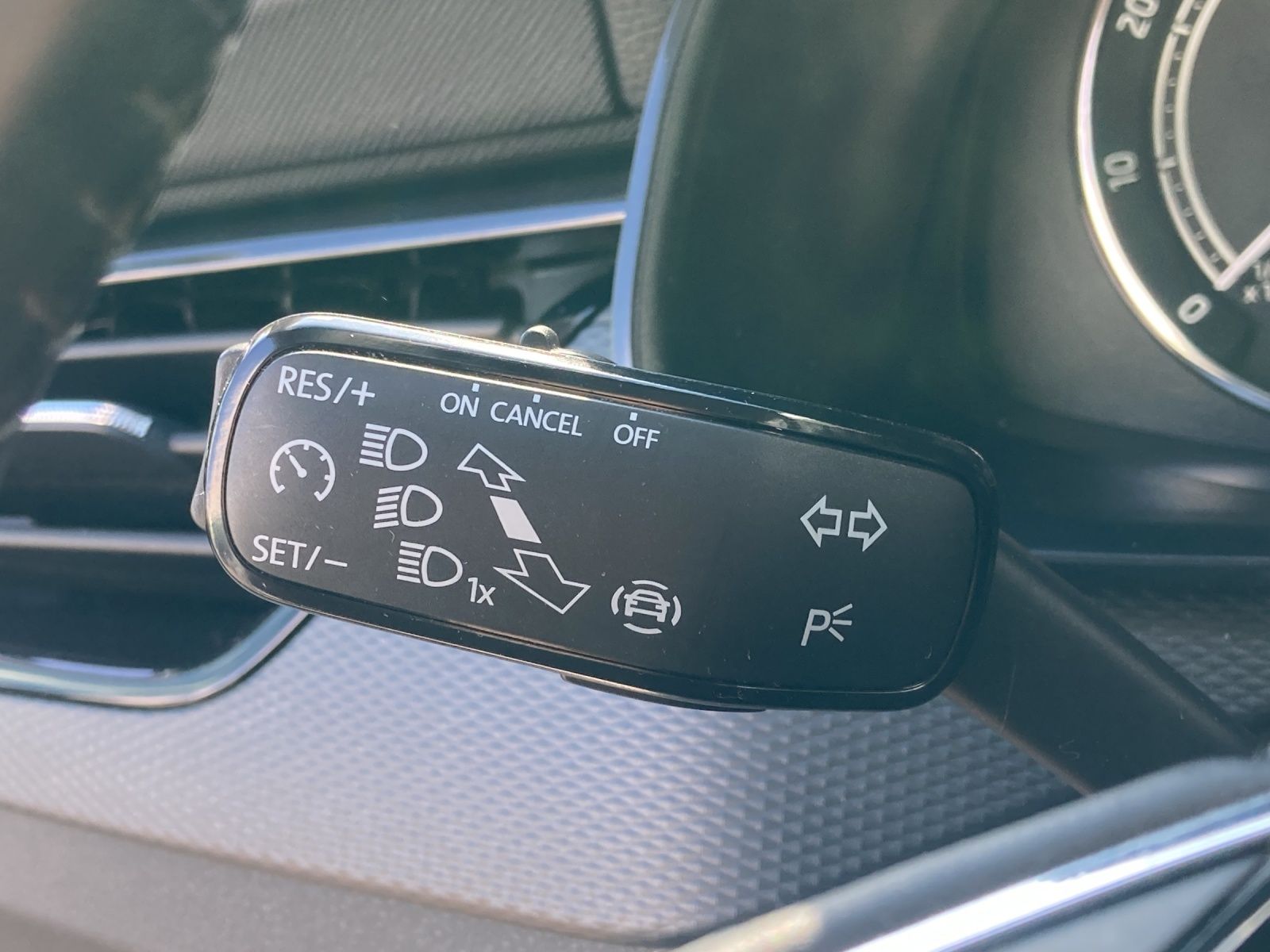 Fahrzeugabbildung SKODA Kamiq TSI Ambition LED Pano GRA PDC SH LM