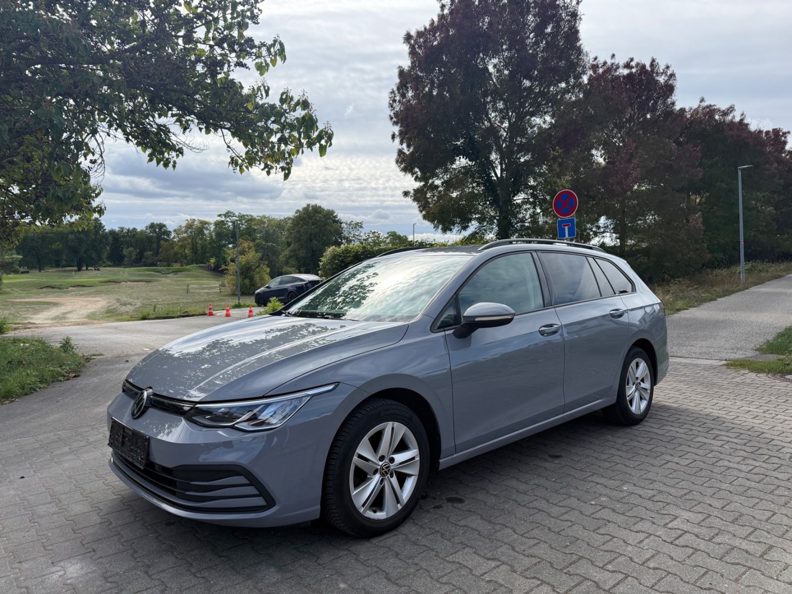 Volkswagen Golf VIII 2.0 TDI Variant Life LED*AHK*PDC*ACC*