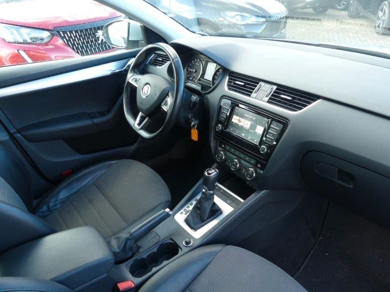 Fahrzeugabbildung SKODA Octavia 2.0 TDI DSG Style Combi*NAV*XEN*FSH*GRA*