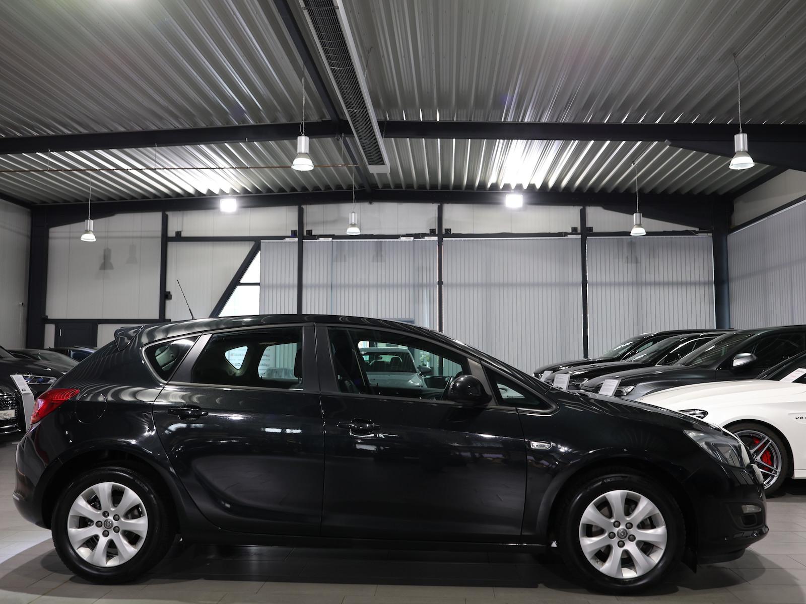 Opel Astra J 1.6 STYLE / LEDER / TEMPOMAT / PDC / SHZ