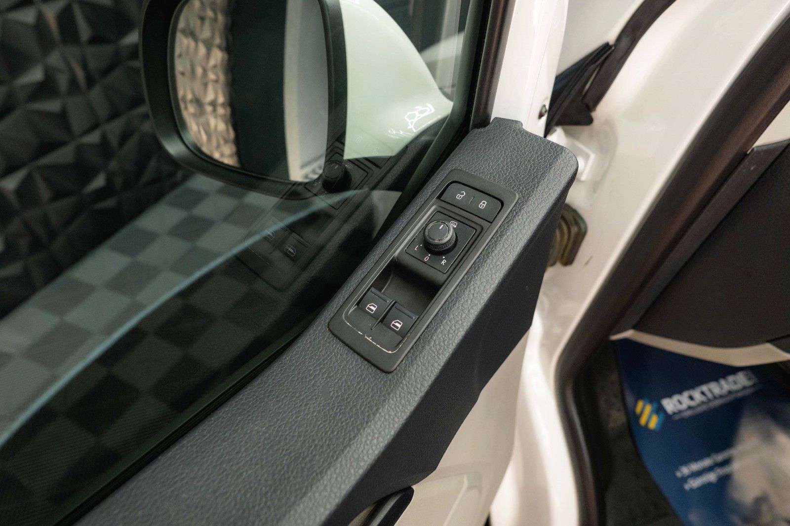 Fahrzeugabbildung Volkswagen T6 Transporter Kombi 8 Sitze *Klima*TÜV Neu*