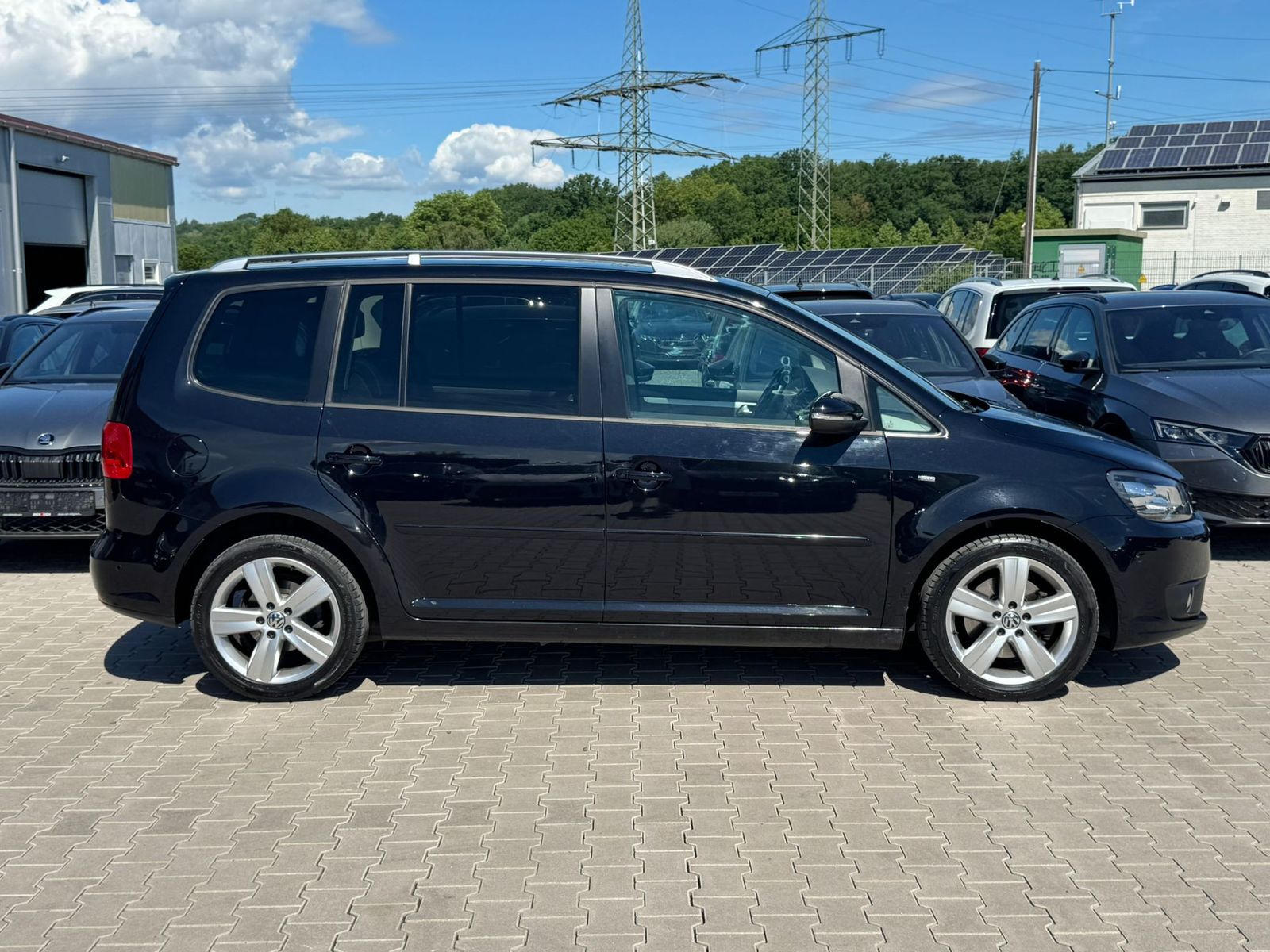 Fahrzeugabbildung Volkswagen Touran 2.0 TDI Cup PANO*BI-XENON*KLIMA*PDC*SHZ