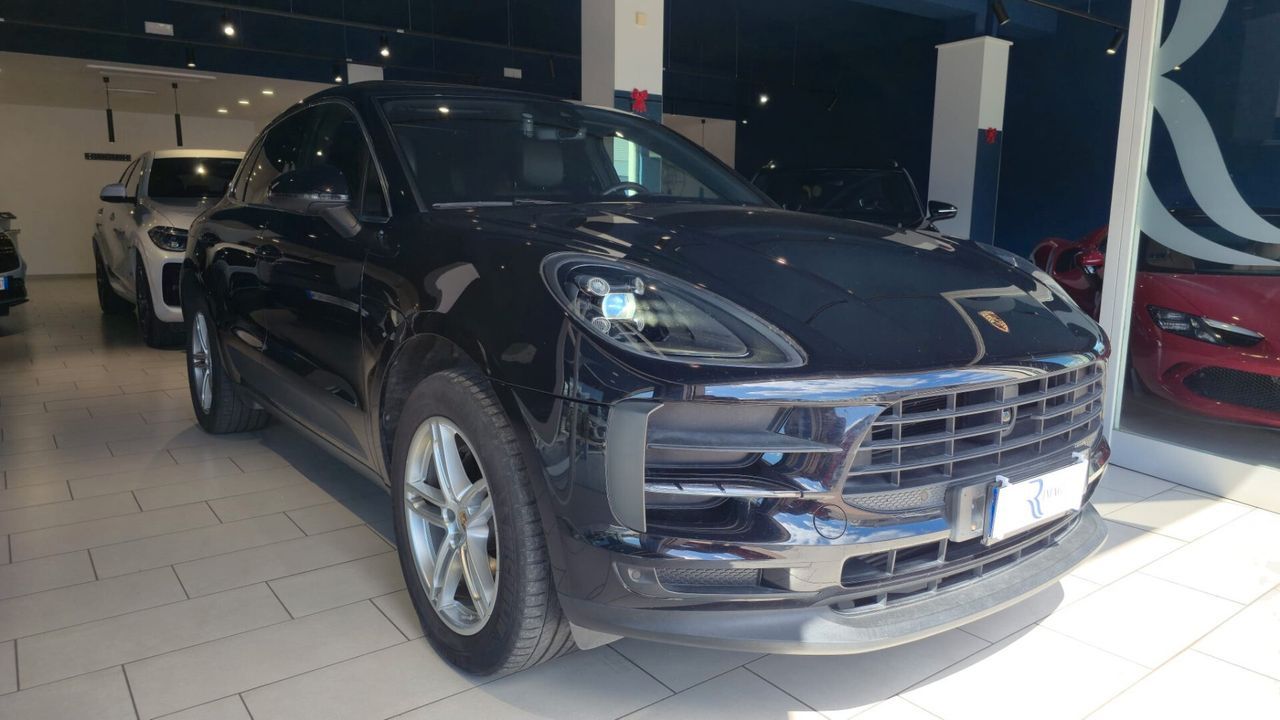 PORSCHE Macan