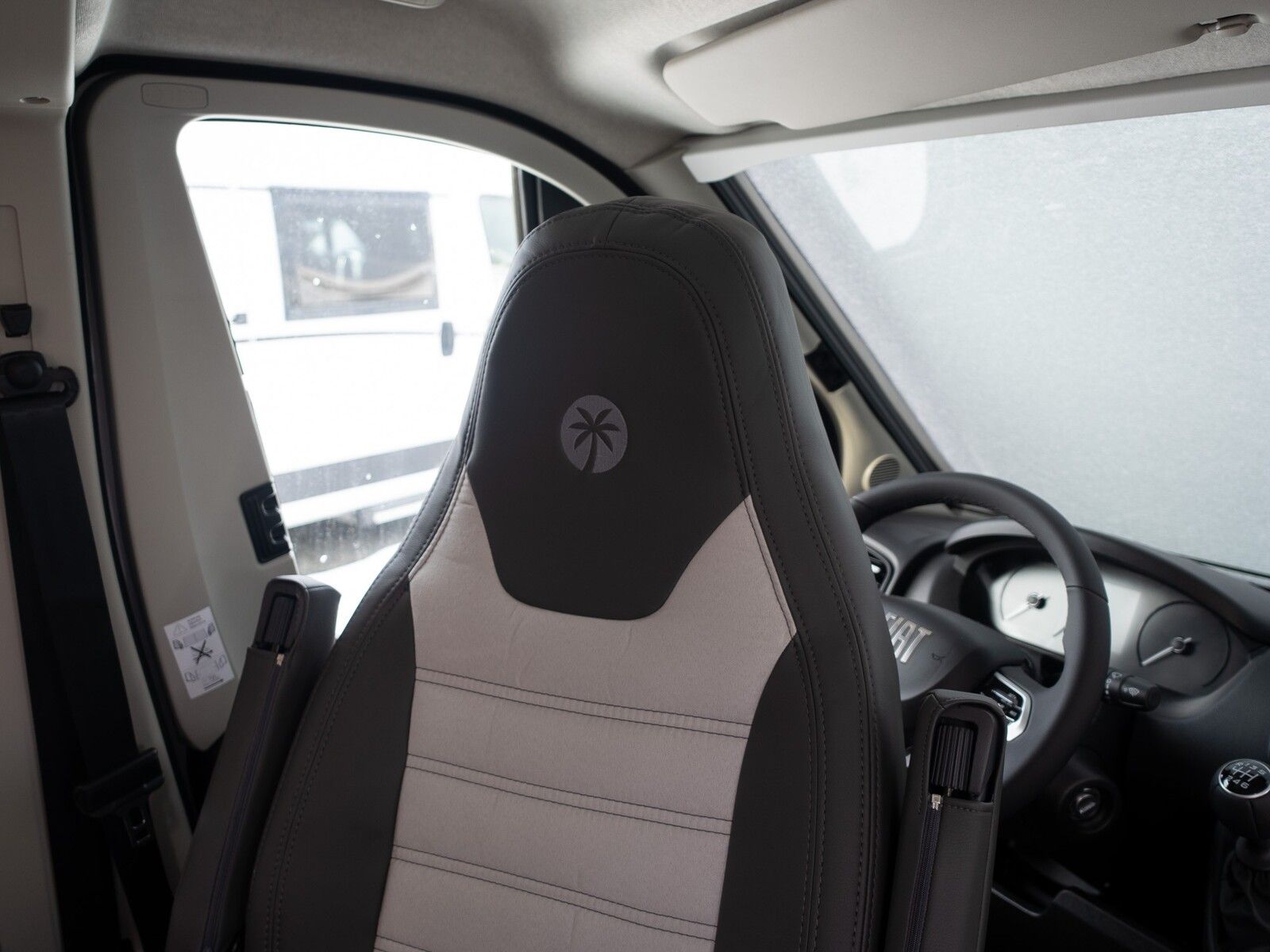 Fahrzeugabbildung Sunlight Adventure Cliff 640 MJ26*Rahmenfenster*Faltverd.