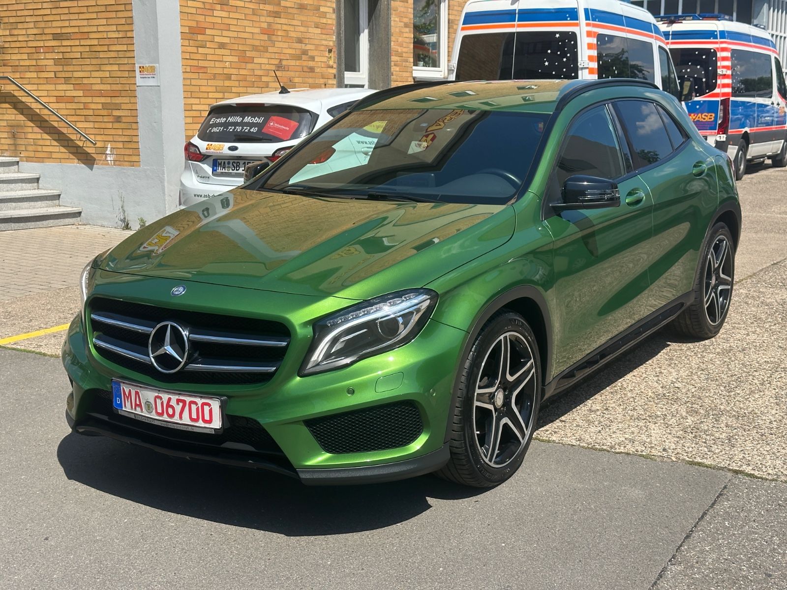 MERCEDES-BENZ GLA 200 AMG Night Paket