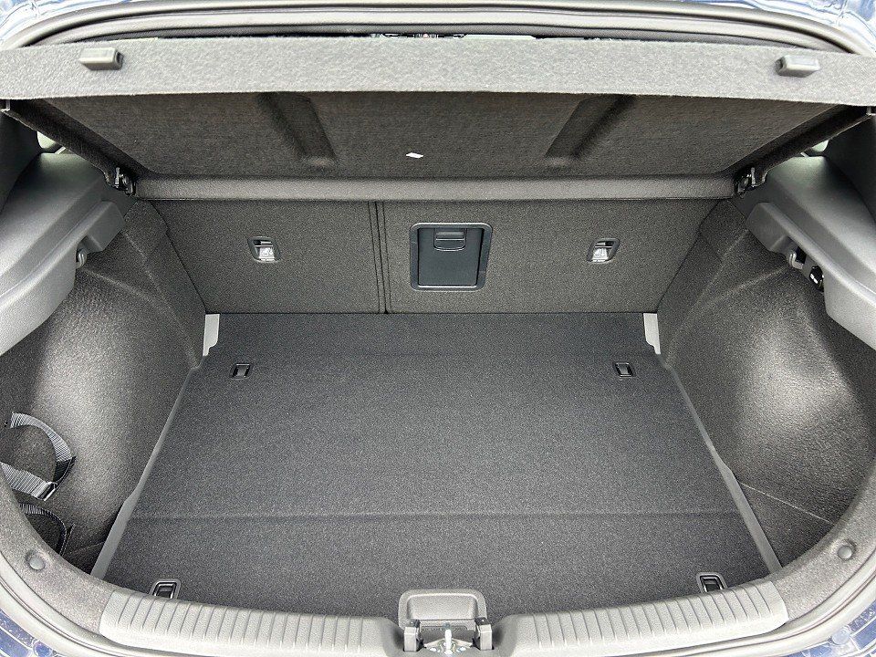 Fahrzeugabbildung Hyundai i30 MY25 1.5T 48V ADVANTAGE LED+NAVI 5J-GARANTIE