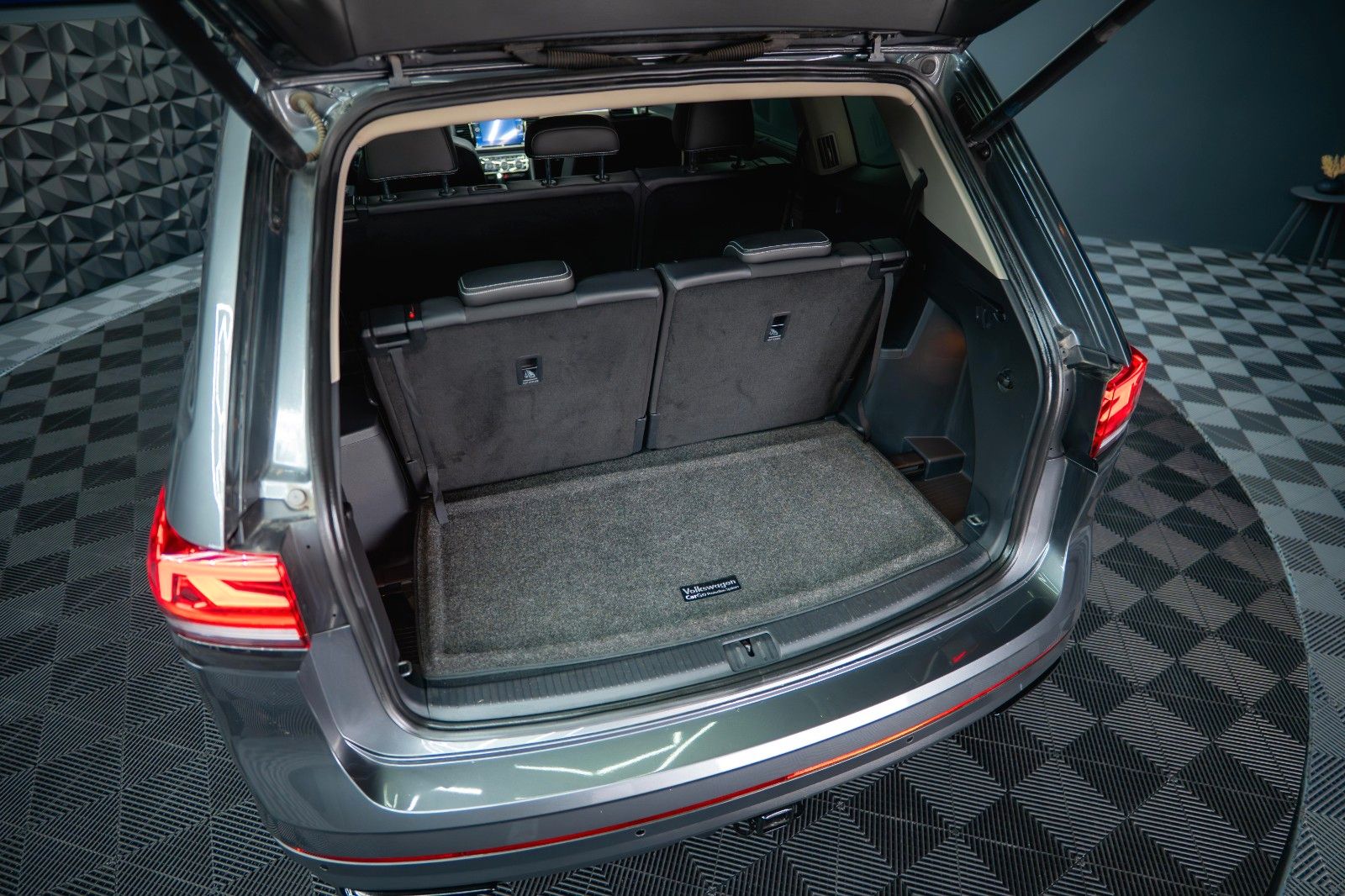 Fahrzeugabbildung Volkswagen ATLAS 3.6 4x4 SEL PREMIUM Black Line *7 Sitze*