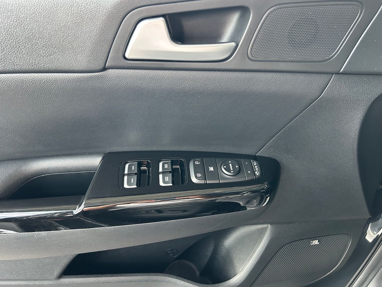 Fahrzeugabbildung Kia Sportage Platinum Edition 4WD PANO LEDER 19"