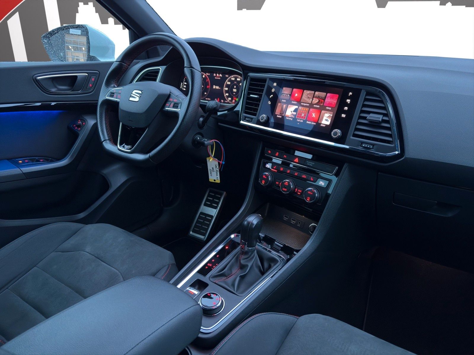 Fahrzeugabbildung SEAT Ateca 1.5 TSI FR DSG LED/NAVI/SHZ/SHZ/AHK