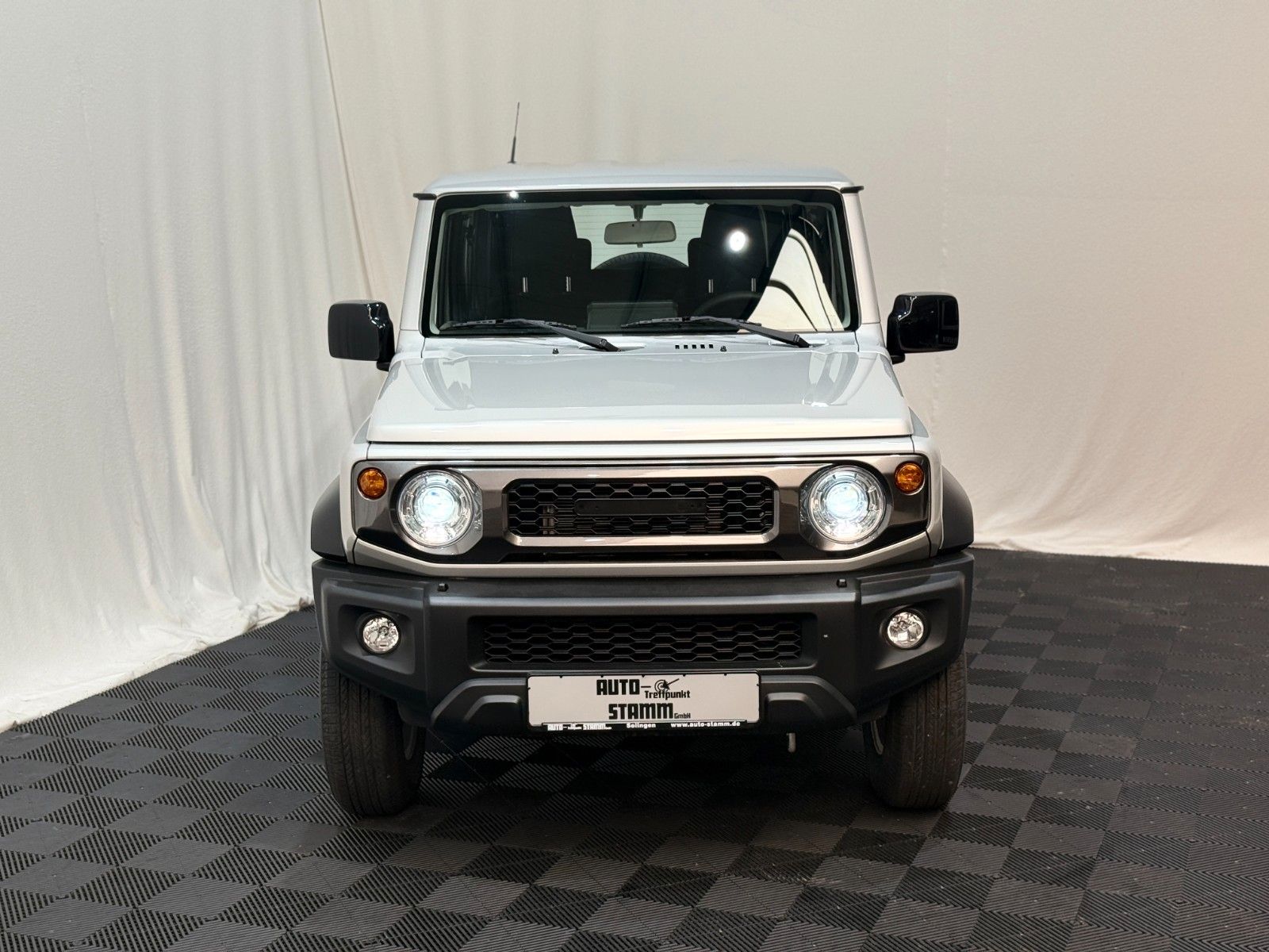Fahrzeugabbildung Suzuki RTR Jimmy - 4/5 Türer - LED - RFK - MFL