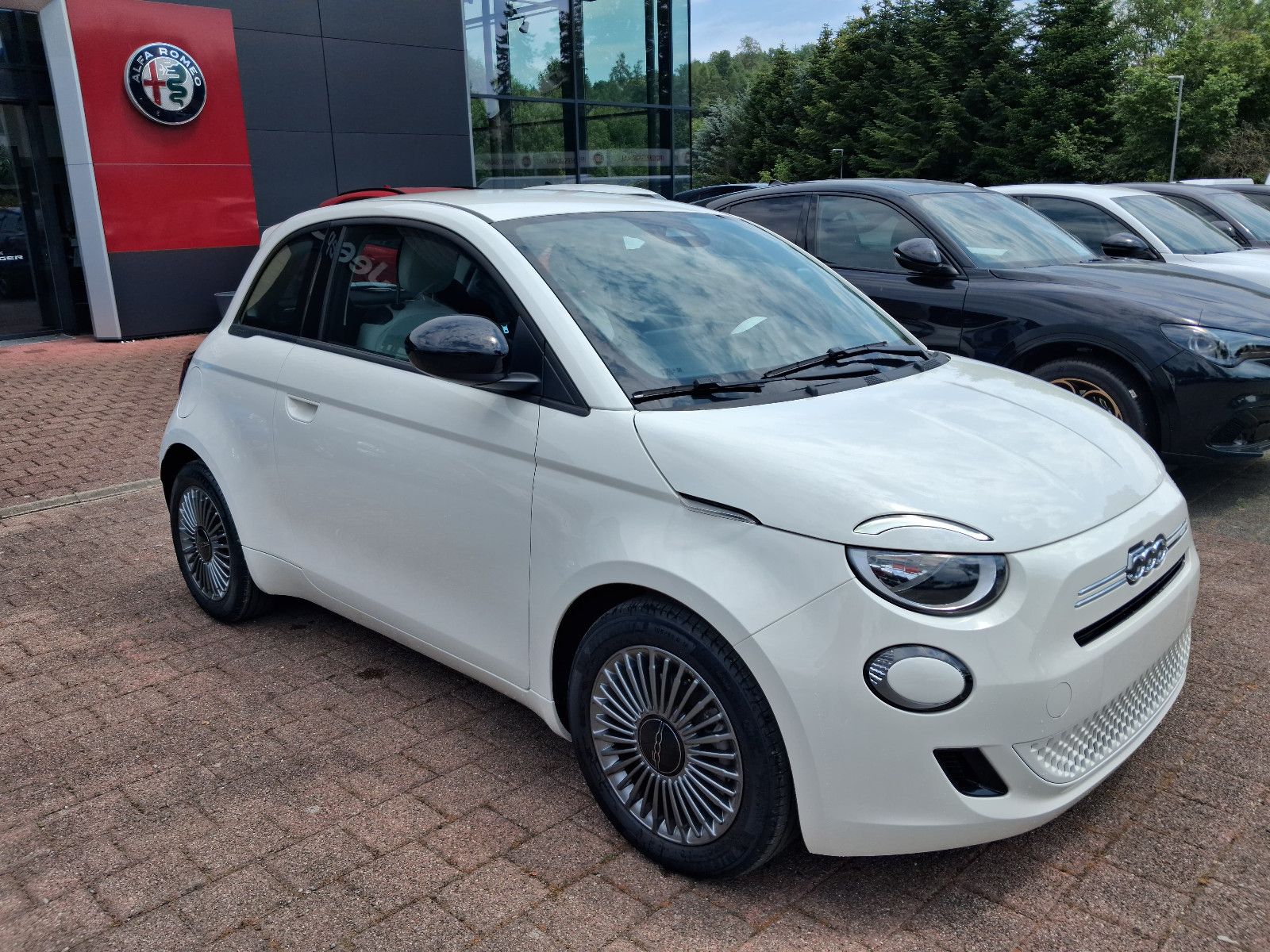 Fahrzeugabbildung Fiat 500 1.0 Hybrid FireFly 48 kW Icon