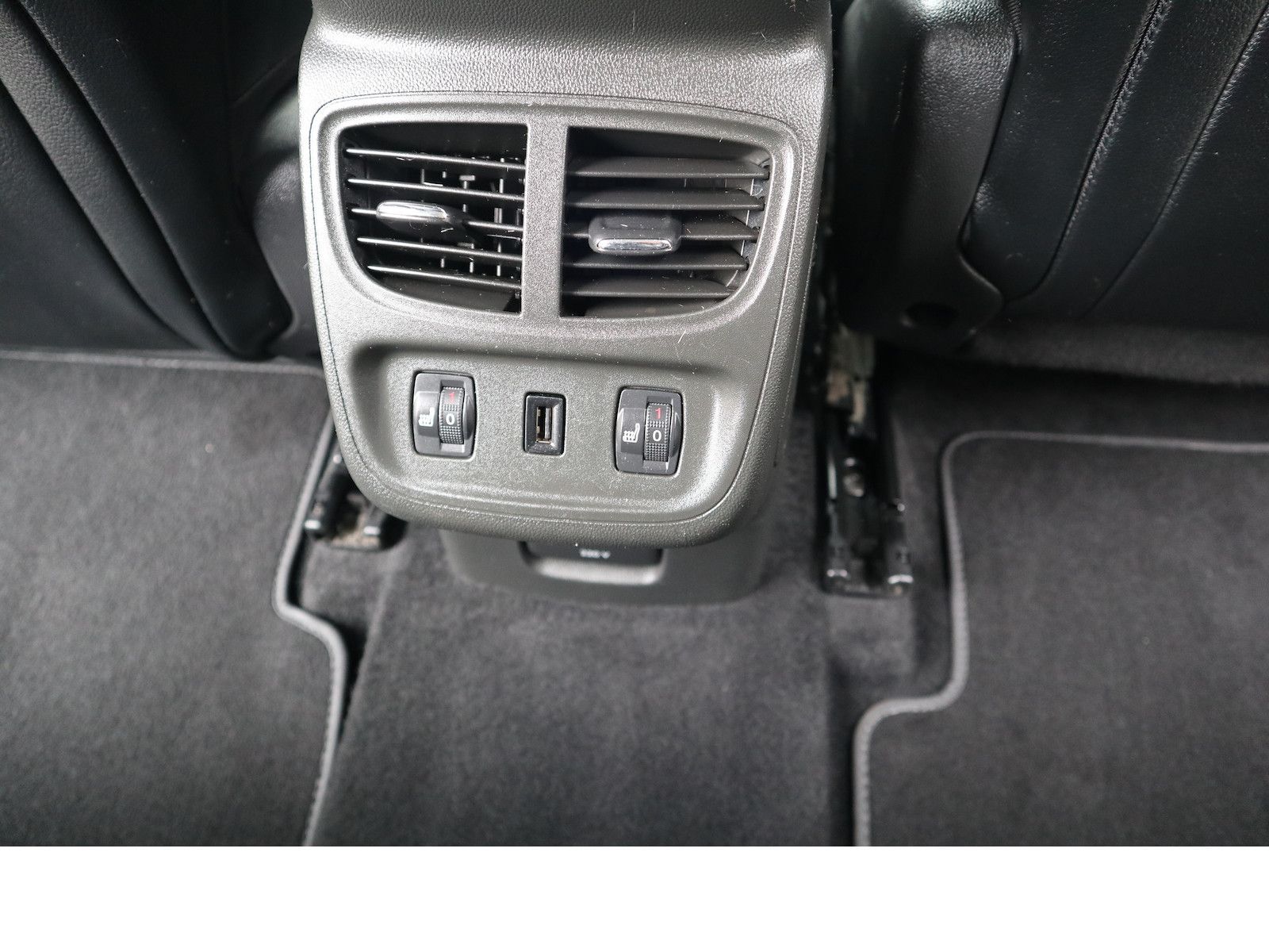 Fahrzeugabbildung Opel Grandland X Belüftete Sitze Navi Scheckheftgepf