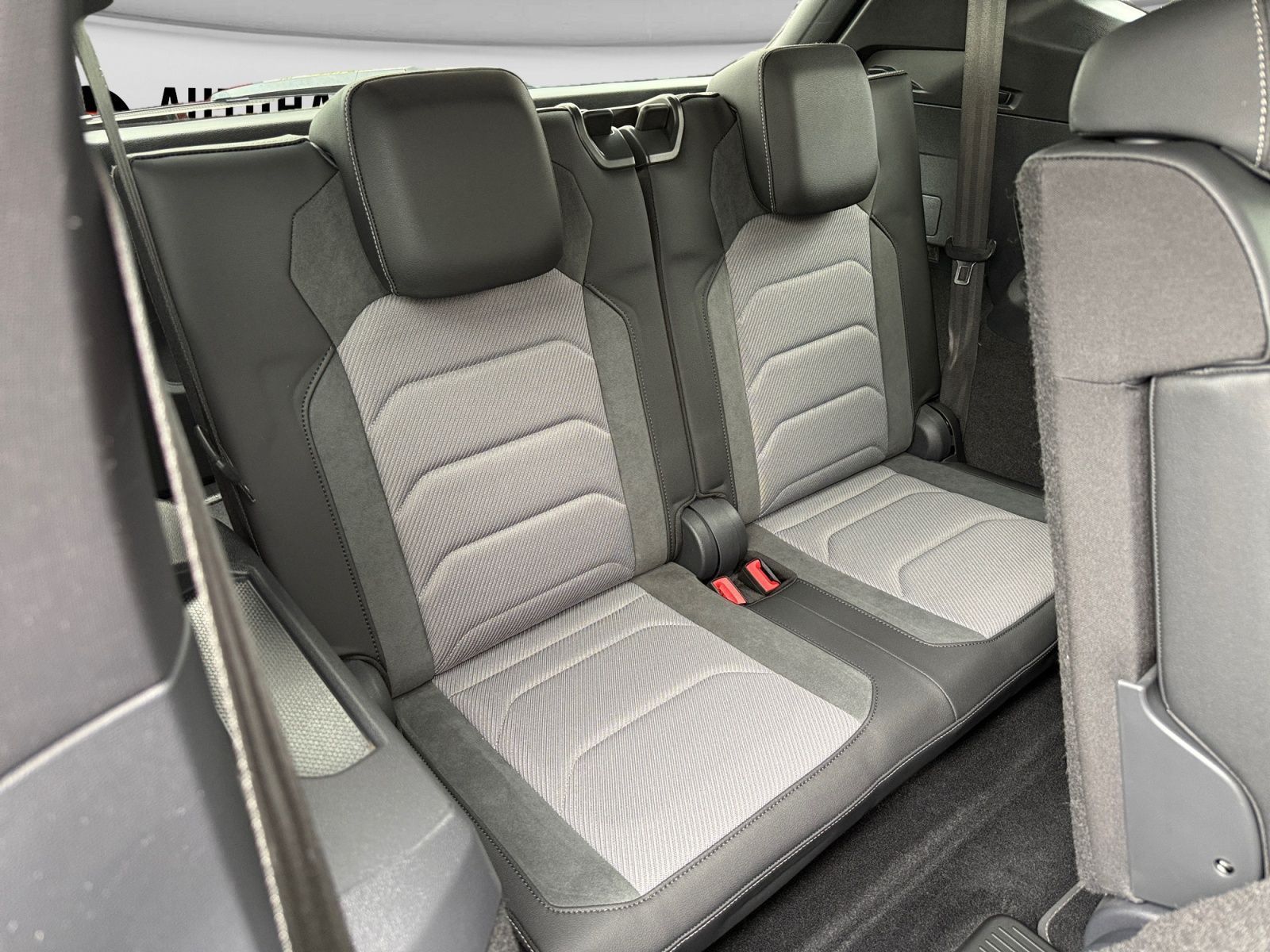 Fahrzeugabbildung Volkswagen Tiguan Allspace 2.0 TDI R-LINE 7 SITZE 20" AHK