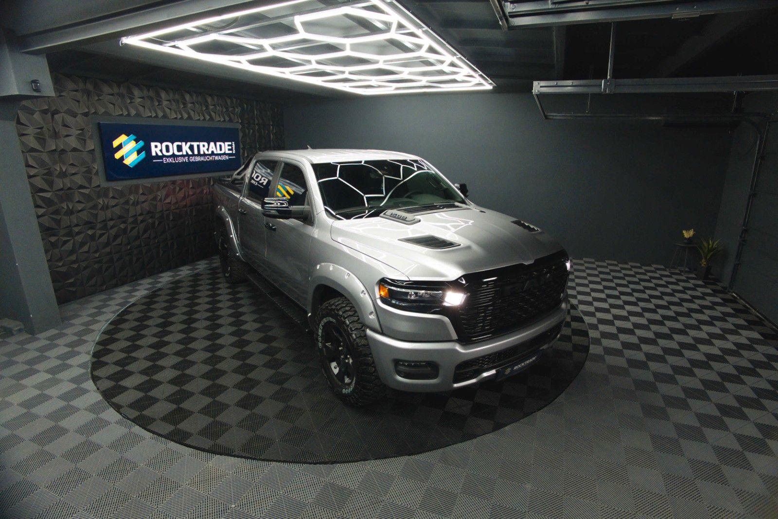 Fahrzeugabbildung Dodge RAM 3.0 MY 25 TWIN TURBO Offroad Night ACC 19%
