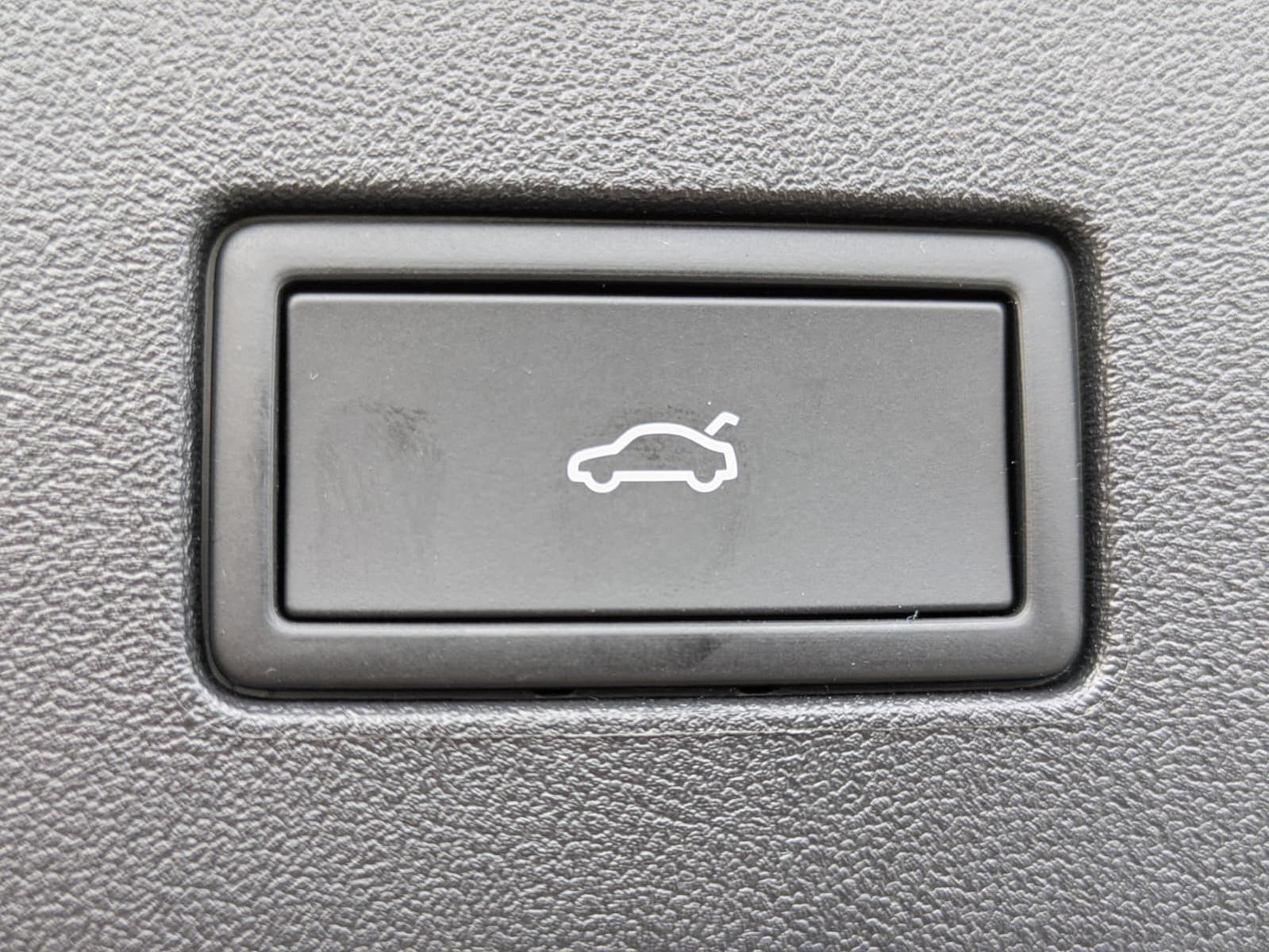 Fahrzeugabbildung Volkswagen Tayron 2.0 TDI 4M R-Line BLACK*7Si*MATRIX*PANO