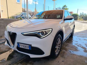 Alfa-Romeo Stelvio - 2