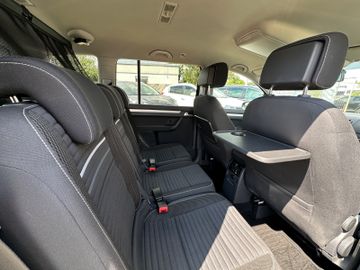 Volkswagen Touran - 11