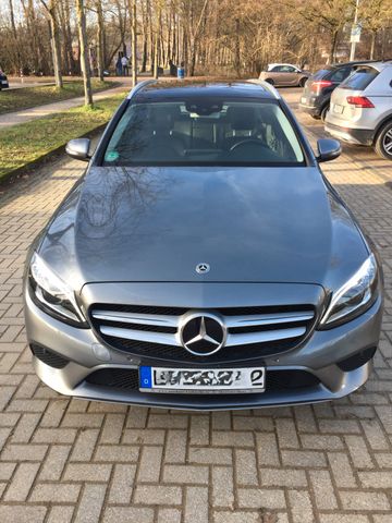 MERCEDES-BENZ C 180 T Autom. -Top Ausstattung, Pano, AHK, 