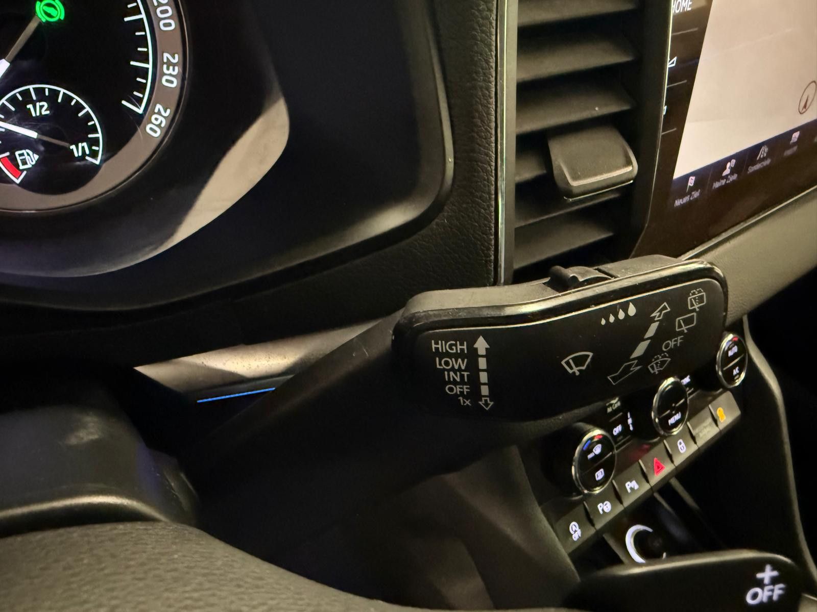 Fahrzeugabbildung SKODA Karoq Style 4x4 / AHK/ALLRAD/LED/KAMERA/LEDER