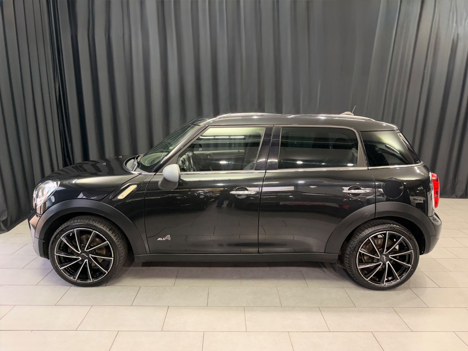 Fahrzeugabbildung MINI COOPER D Countryman Cooper D All4|PANO|NAVI|