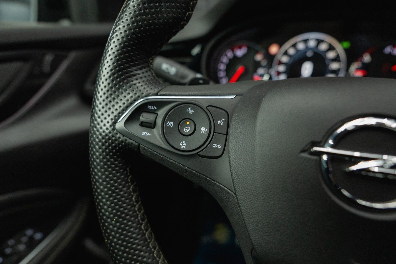 Fahrzeugabbildung Opel Insignia B Sports Tourer GSi 4x4 *ACC*LED*HU*DAB