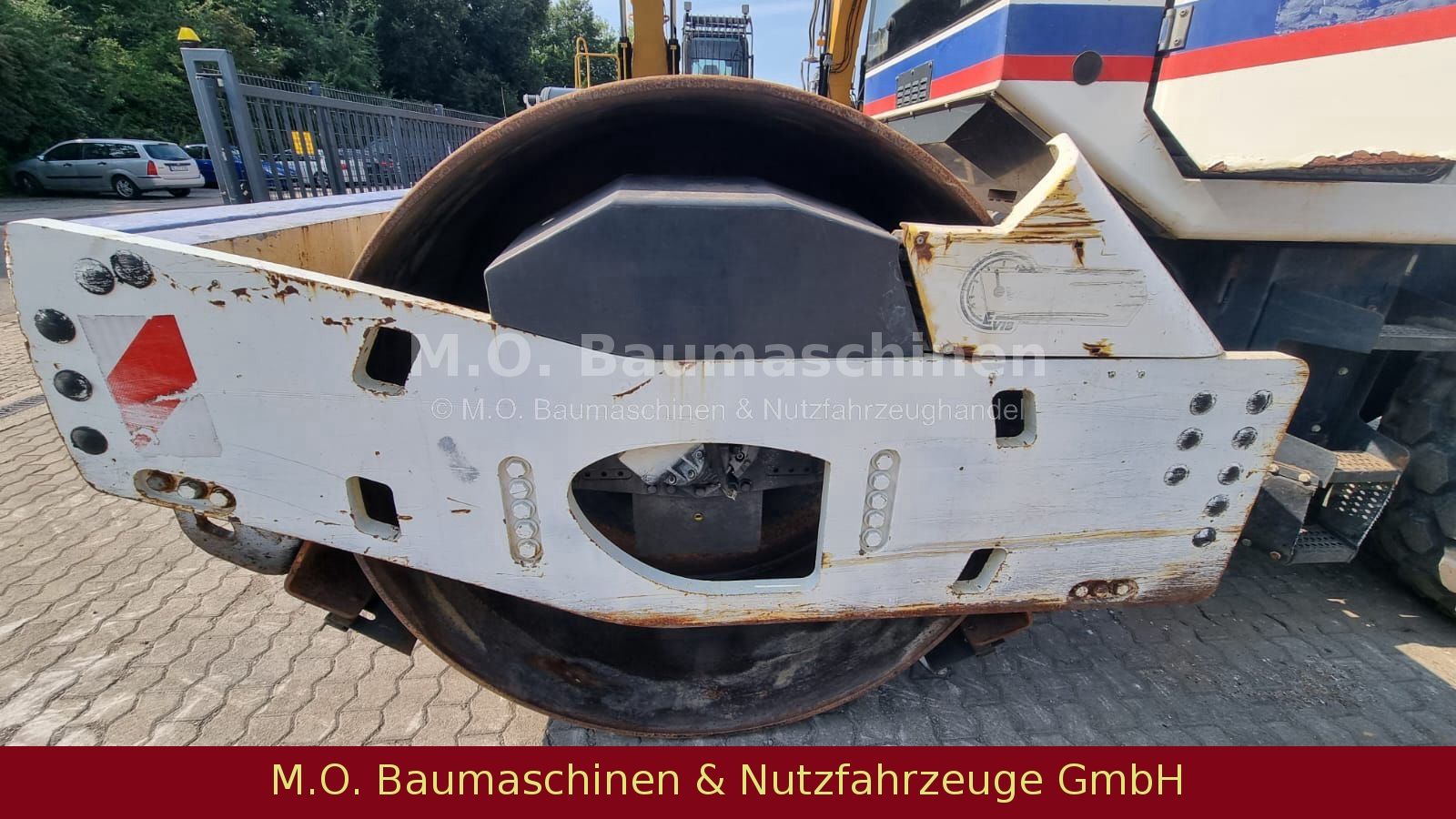 Fahrzeugabbildung BOMAG BW 213 DH-4  / Walzenzug / Klima
