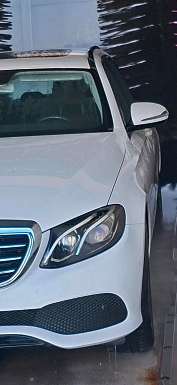 Image of Mercedes-Benz E 220