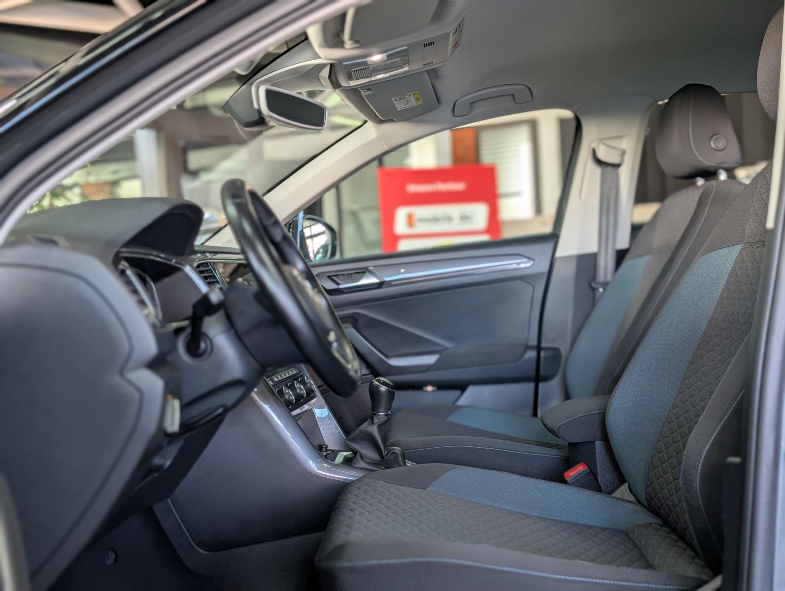 Fahrzeugabbildung Volkswagen T-Roc 1.6 TDI IQ.DRIVE ACC LED KAM SHZ AHK VIRT