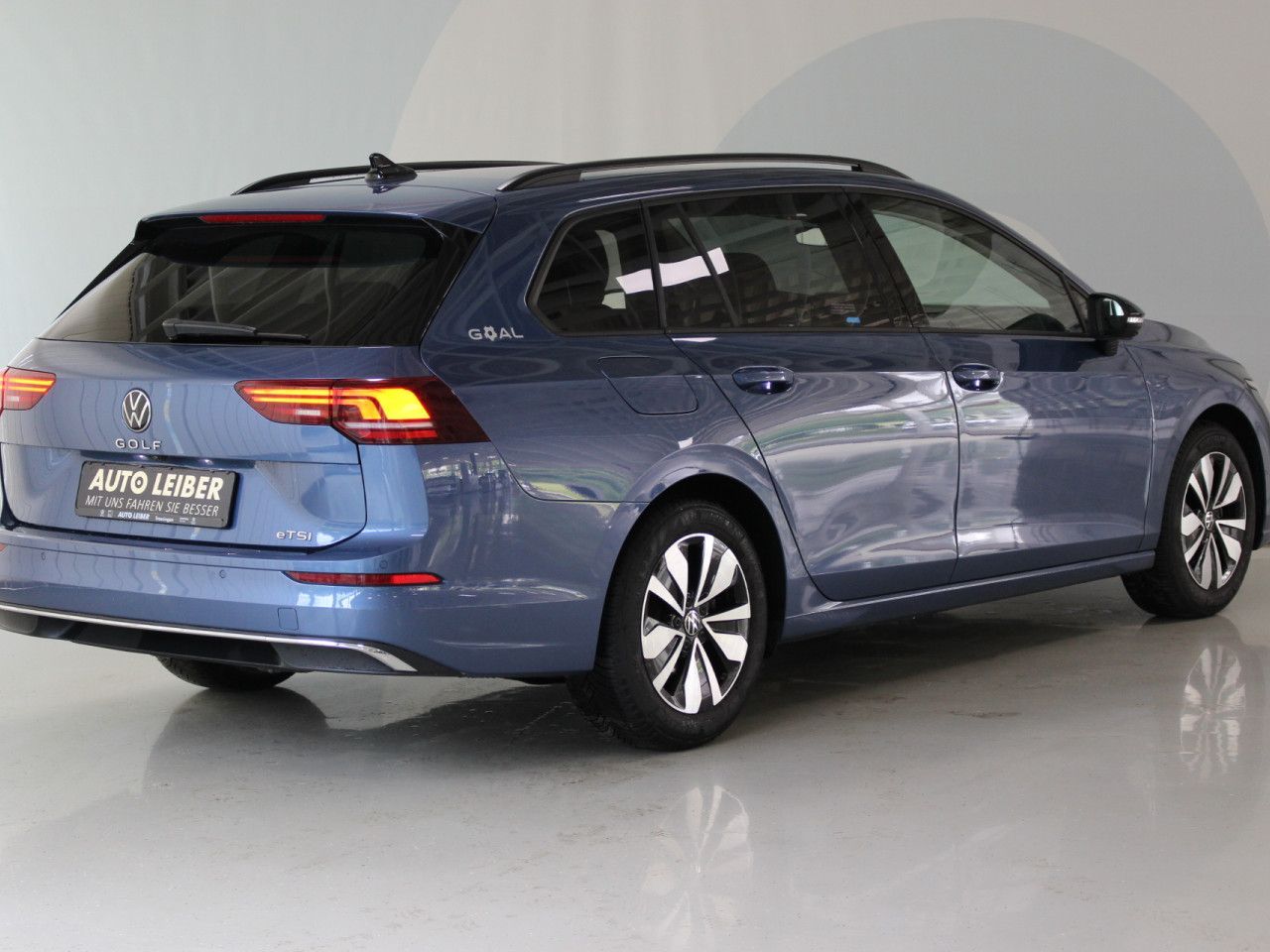 Fahrzeugabbildung Volkswagen Golf Var.1.5 TSI DSG Goal LED/AHK/RFK/NAV/ACC