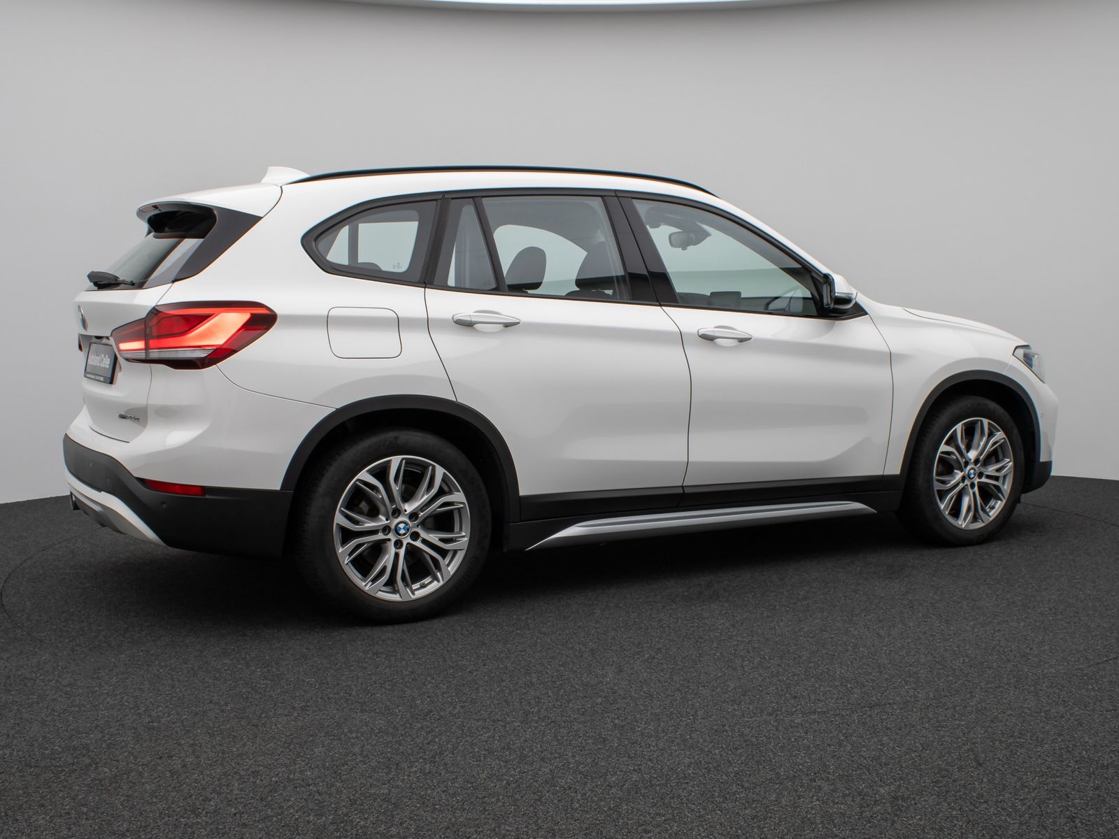 Fahrzeugabbildung BMW X1 xD25e xLine Panorama Kamera HUD DAB H/K AHK